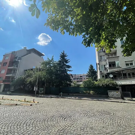 Lägenhet Peaceful In The Center, Close To Subway, Medical *