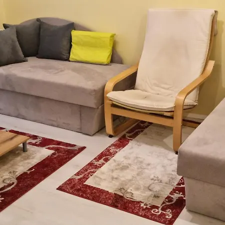Peaceful In The Center, Close To Subway, Medical Sofie