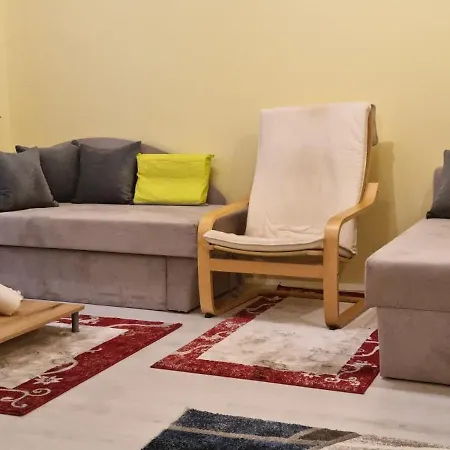Peaceful In The Center, Close To Subway, Medical Apartment